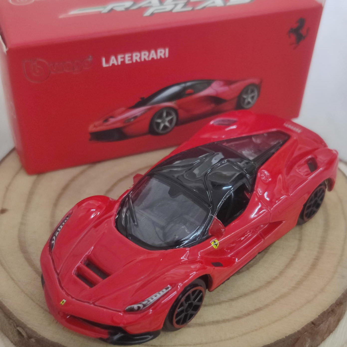 Official Bburago Laferrari - 1 : 64 Diecast Scale Model