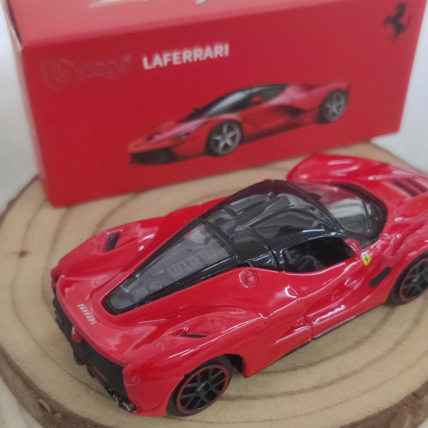 Official Bburago Laferrari - 1 : 64 Diecast Scale Model